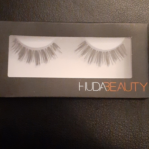 Lashes - Picture 4 of 4